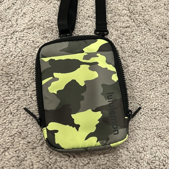 Lululemon Easy Access Crossbody Bag 1.5L - Picture 2 of 2